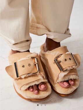 Free People 4CCCCEES Mellow Shearling Slides